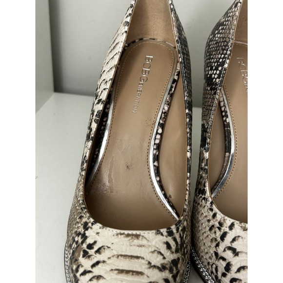 BCBGeneration Harleigh Chain Pointy Toe Pumps Women's Shoes, Ivory Snake Sz 7 - Picture 4 of 11